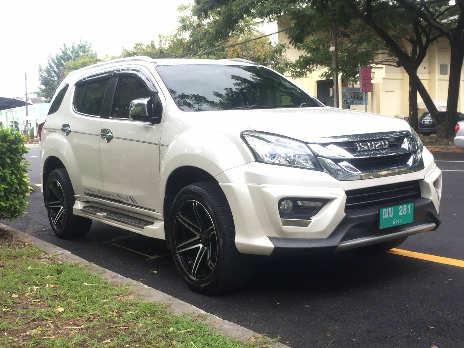SUV
